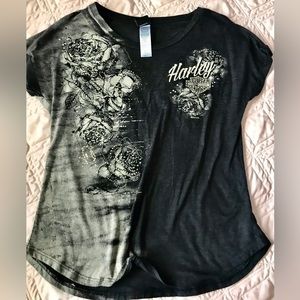 HD dual tone knit T-shirt wit beautiful embellishments and applied studs.Size S